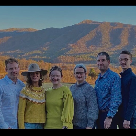 Meet your Posher, Sasha - Picture 8 of 16